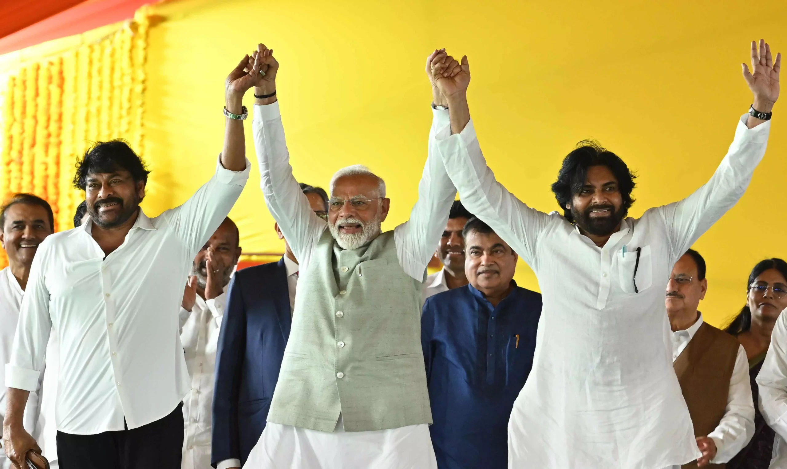 పవన్ కు ఢిల్లీ పిలుపు, కీలక ప్రతిపాదన- బీజేపీ మార్క్ గేమ్..!!