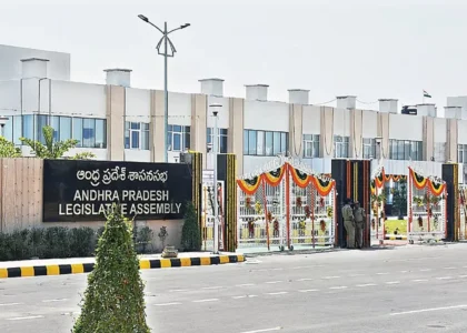 అలా ఎలారా.? ఈ కొత్త రకం దొంగలు ఏం చేశారో తెలిస్తే కళ్లు తేలేస్తారు..