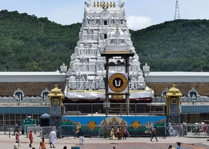 శ్రీవారి భక్తులకు ముఖ్య గమనిక.. ఆ రెండు రోజులు SED టోకెన్ల జారీ, VIP దర్శనాలు రద్దు!